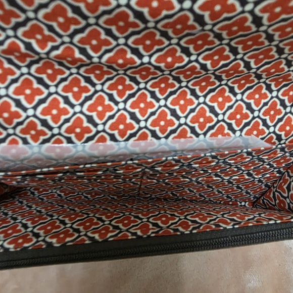 Vera Bradley Wildwood Wallet Crossbody in the Colorful Bouquet pattern - Picture 3 of 5